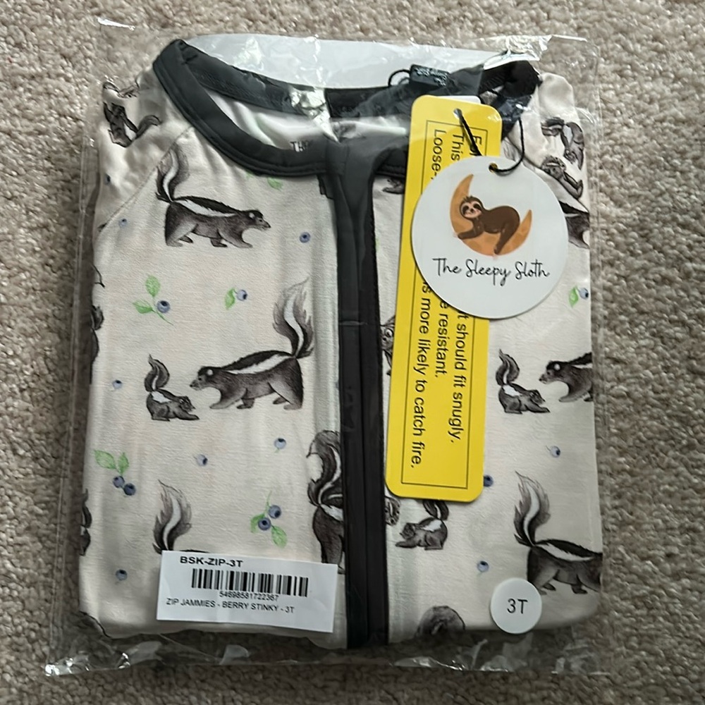 The Sleepy Sloth “Berry Stinky” bamboo zippy 3T NIP